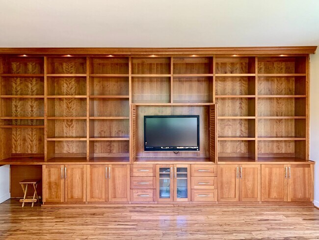 Building Photo - The Willis Condominiums ~ Queen Anne
