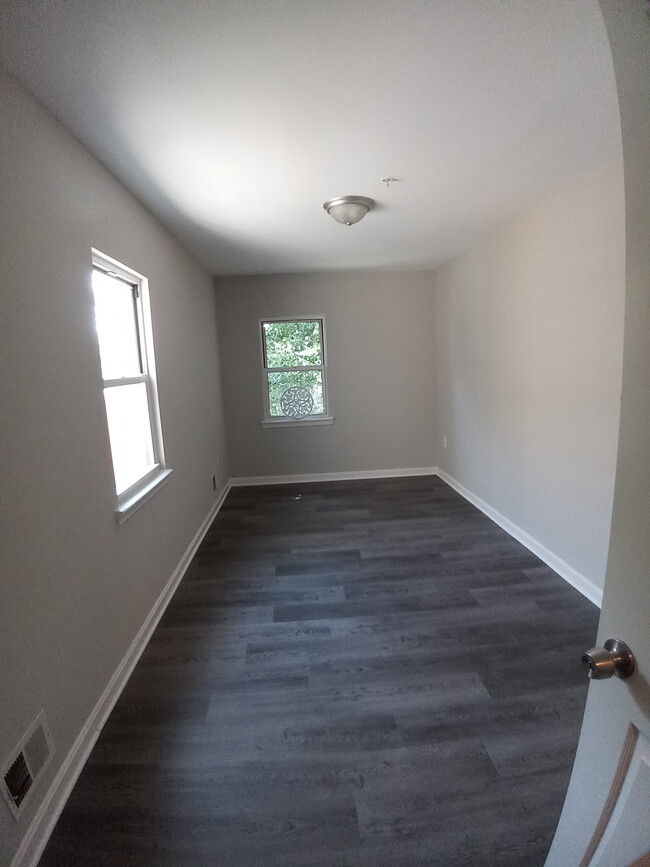 Building Photo - 1307 N Eden St