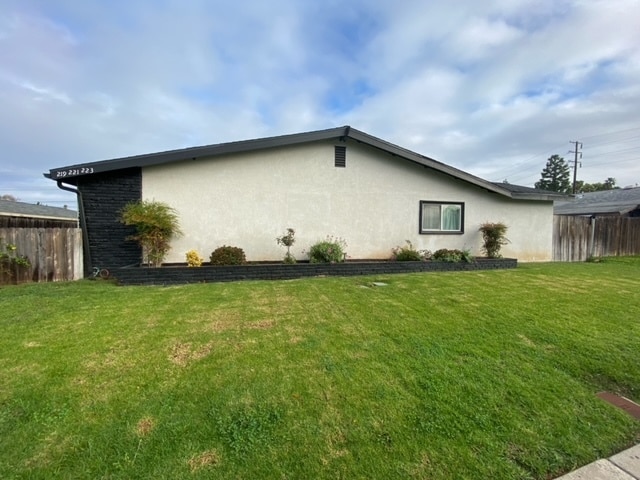 Building Photo - 219 Turf Dr