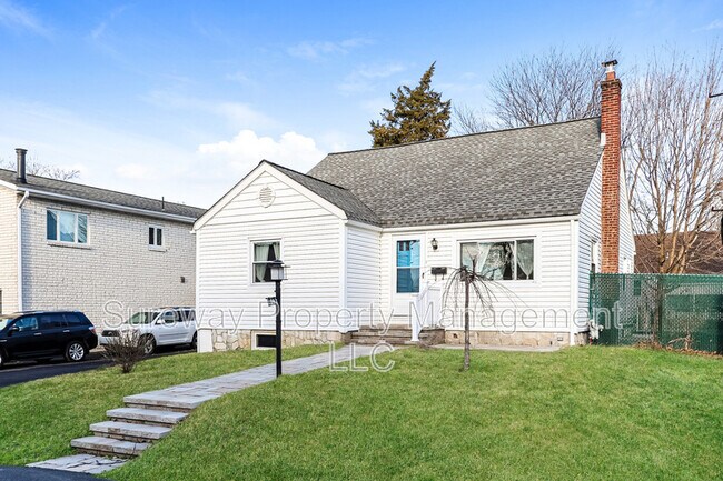 Building Photo - 1097 Richardson Ave