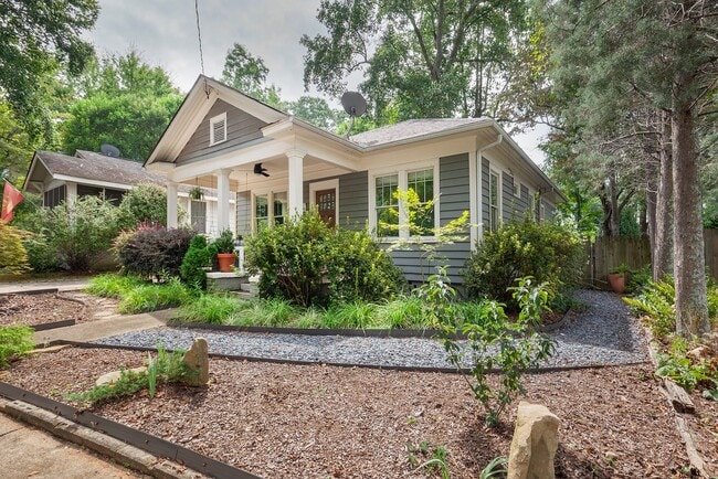 Photo - Beautiful 2bd/2ba Bungelow in Kirkwood wit... House