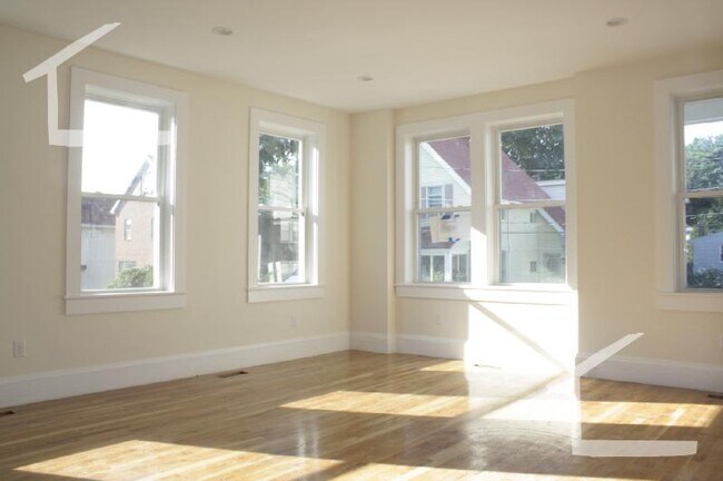 Building Photo - 6 Larose Pl