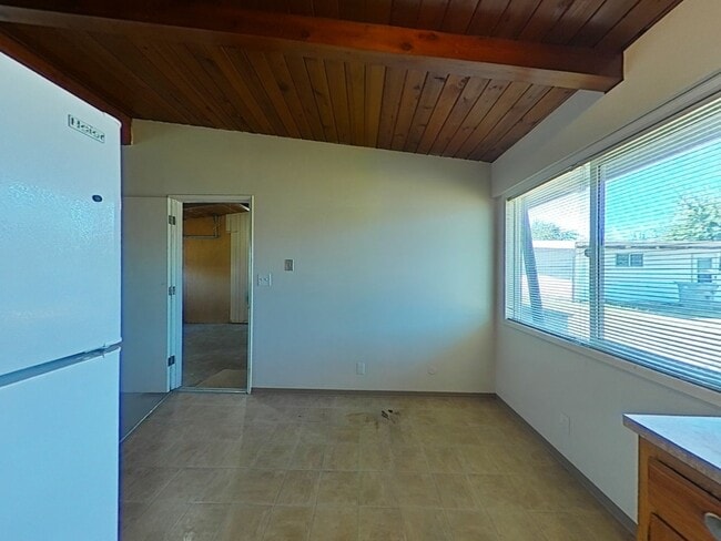 Building Photo - 2 Bedroom Duplex ~ Albany ~ Pet Friendly