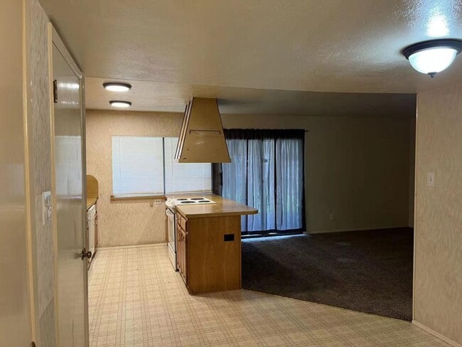 Building Photo - Nice 3 Bedroom Home