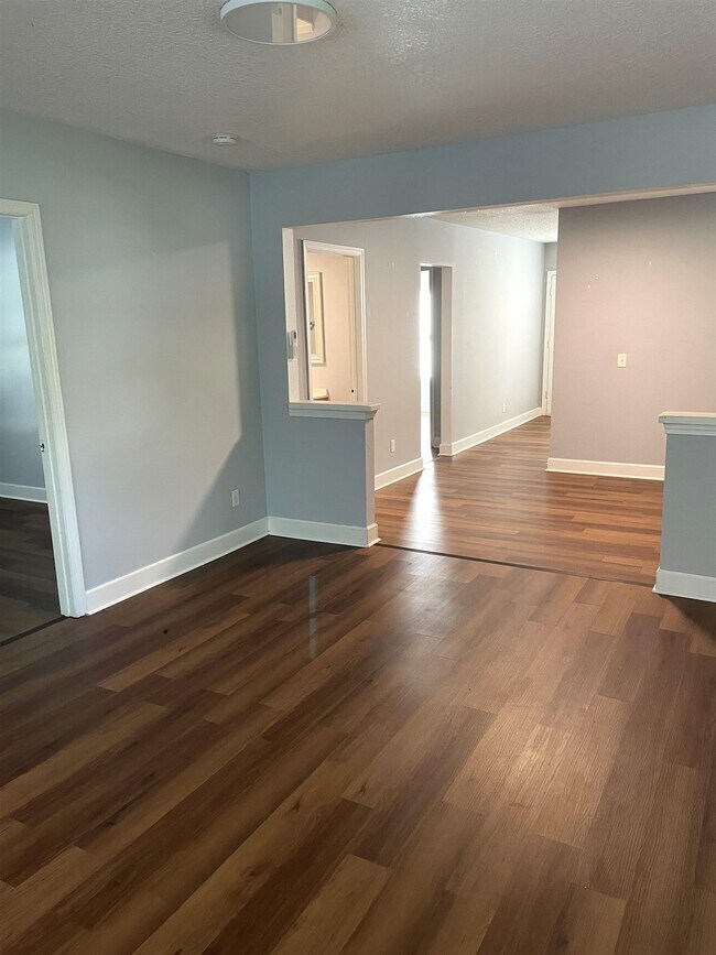 Building Photo - 9 Blanche Ln