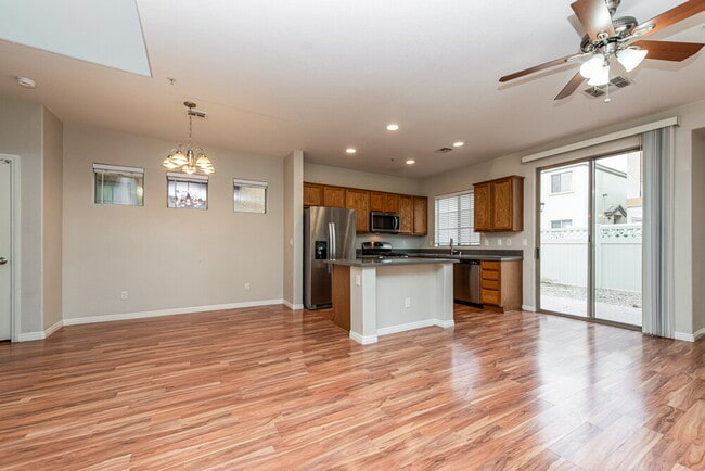 Building Photo - 712 Cades Cove Ave