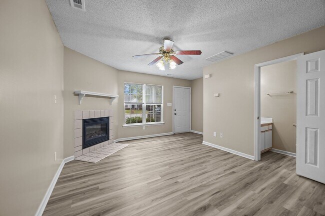 Foto del edificio - Welcome to Hunters Creek!