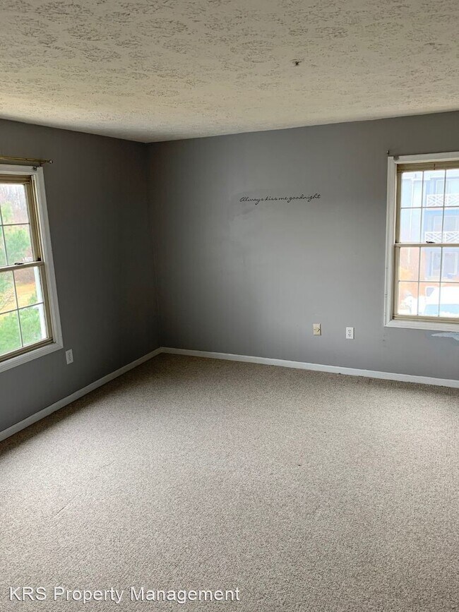 Building Photo - 2 br, 1 bath House - 207 Oak Leaf Circle U...