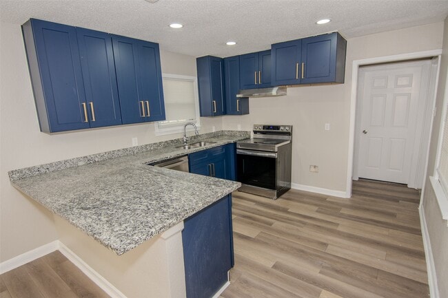 Building Photo - 5923 Bernice St