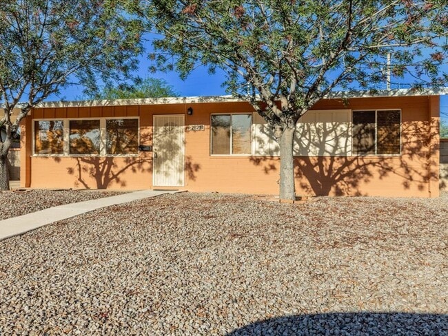 Building Photo - 3 Bedroom 1 Bathroom