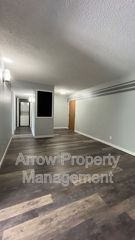 Building Photo - 3405 Holdrege Street -206