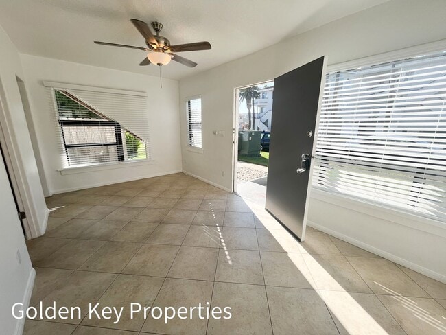 Building Photo - 624-624 N Pacific St