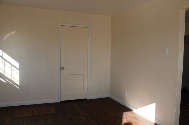 Foto del edificio - Close to Tinker * Promo First Full Month Free!