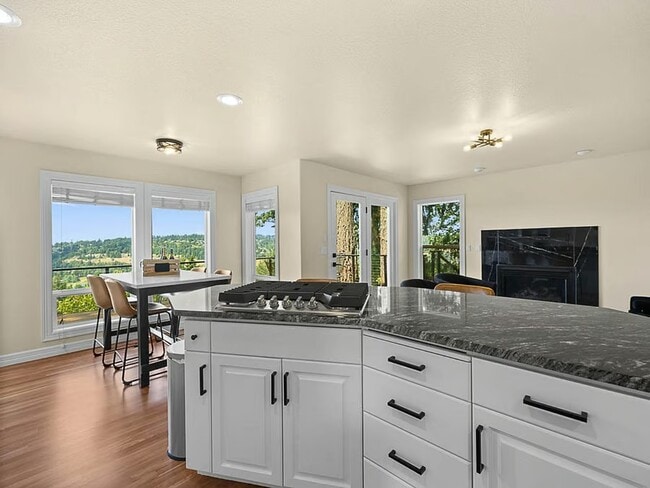 Building Photo - 129 Deerbrook Dr