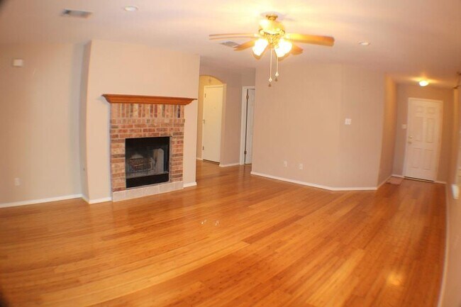 Foto del edificio - 12321 Kilmartin Ln