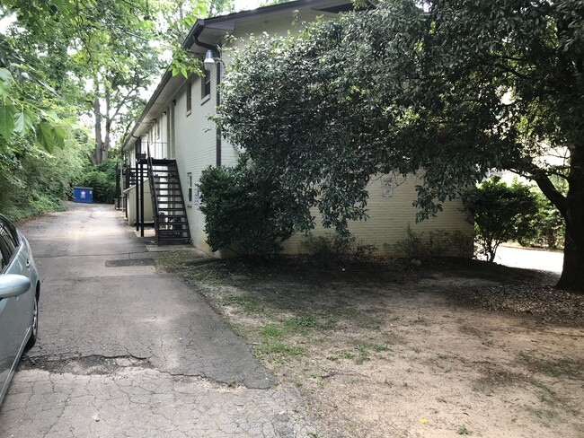 Building Photo - 860 Monroe Dr NE