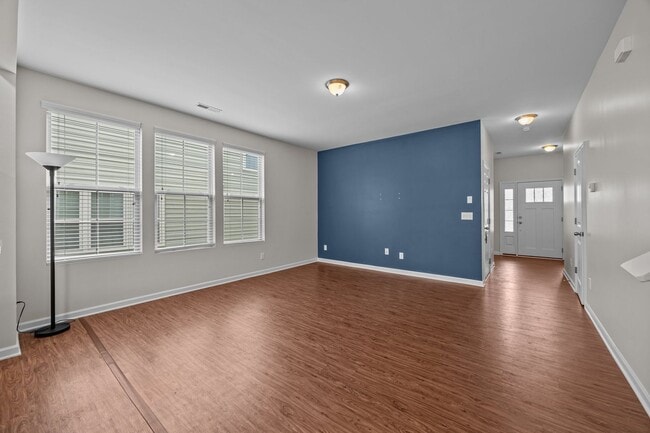 Building Photo - Fantastic 3 Bedroom End-unit Townhome with...