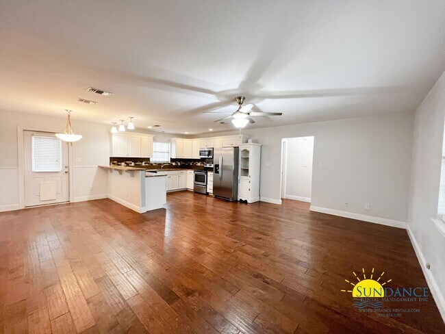 Foto del edificio - Stunning 3 Bedroom Home in Shalimar!