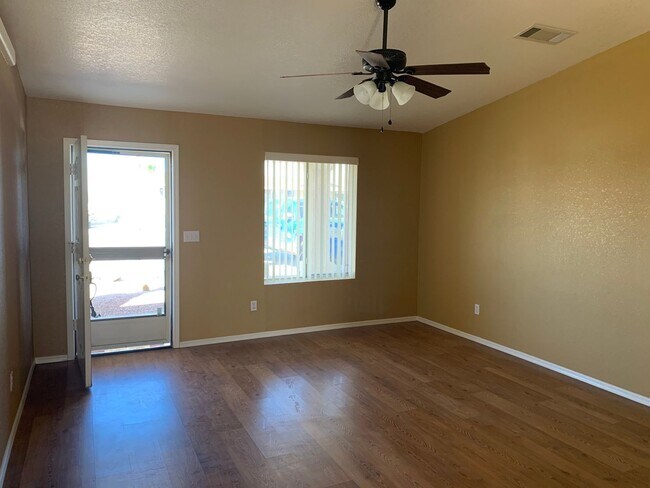 Building Photo - Unfurnished Full Time