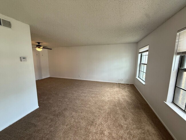 Foto del edificio - 3 Bedroom/2.5 Bath Silver Creek Subdivision