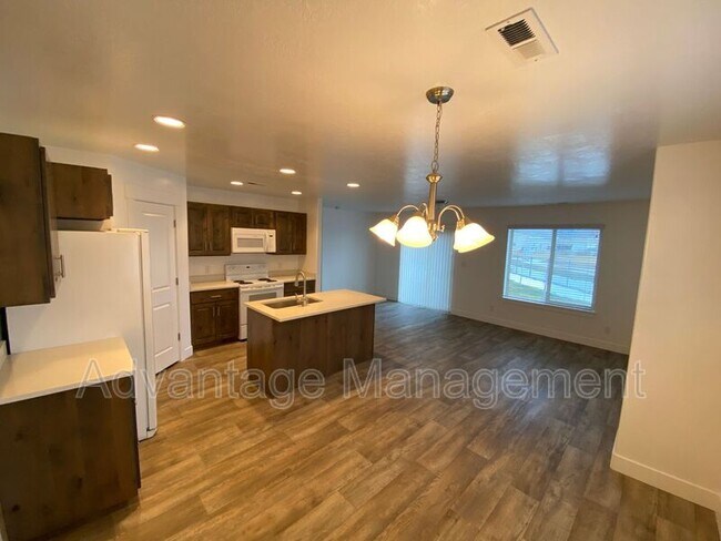 Building Photo - 338 W Park View Ln