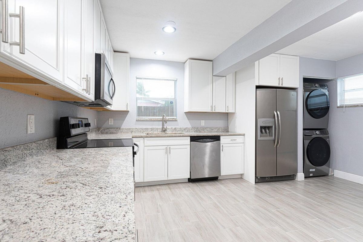 Foto principal - 2181 NE 1st Ln