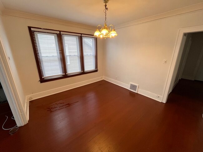 Building Photo - 1333 Beaconsfield Ave