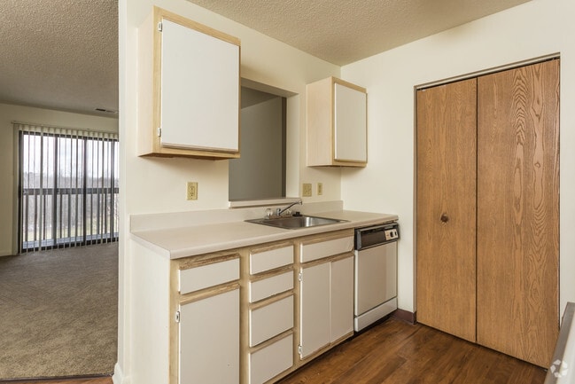 3BR, 1BA - The Camden 1001 SF - Cedar Wood Apartments