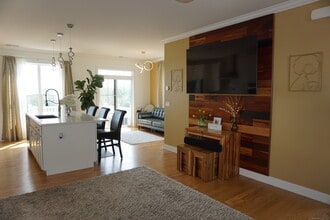Building Photo - 127 Brentwood Cir