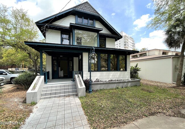 Building Photo - 1721 Memorial Park Dr