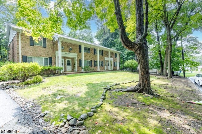 Building Photo - 88 Poplar St