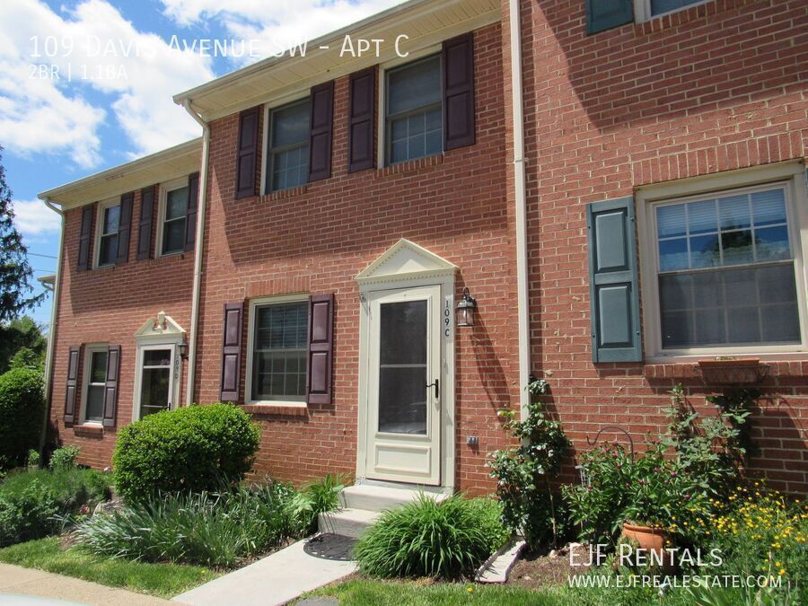 Primary Photo - Two Bedroom Townhouse Style Condo