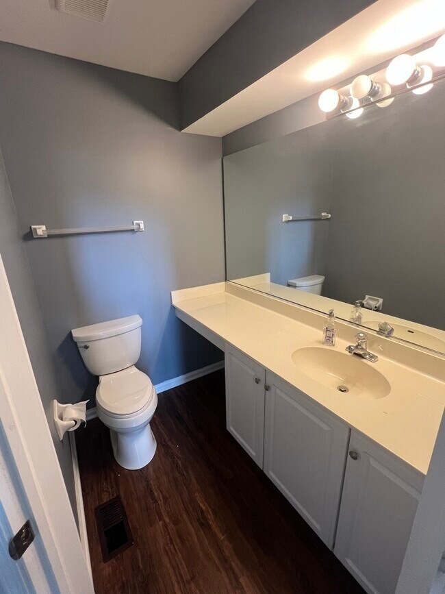 Foto del edificio - 1553 E Baronet Ln