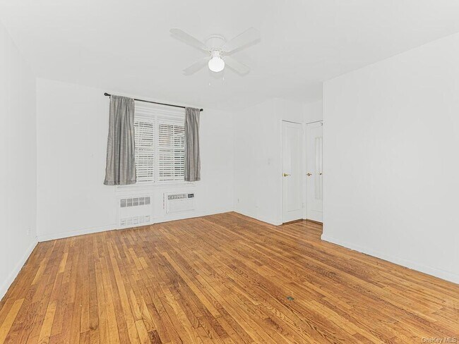 Building Photo - 2390 Palisade Ave