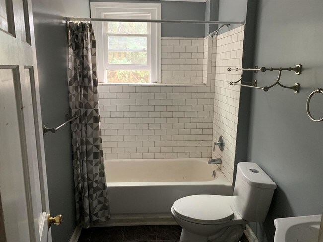 Building Photo - 265 Douglas Ave