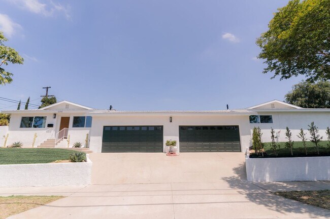 Building Photo - 2251 E 20th St