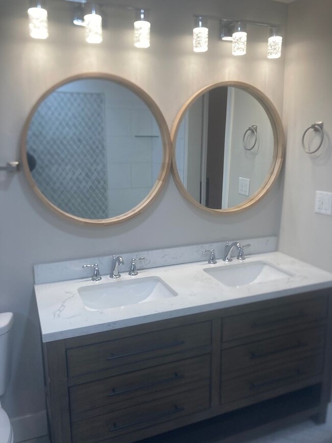 Foto del edificio - Spacious 3 Bed / 2.5 Bath Home - Large Yard - T/E Schools