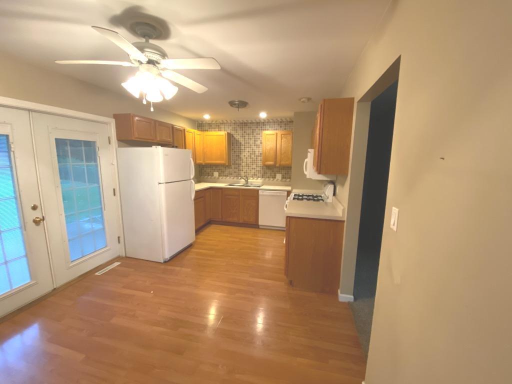 Foto del edificio - 405 E Dresser Rd