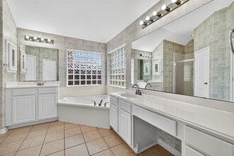 Building Photo - 4014 Shoreview Ln