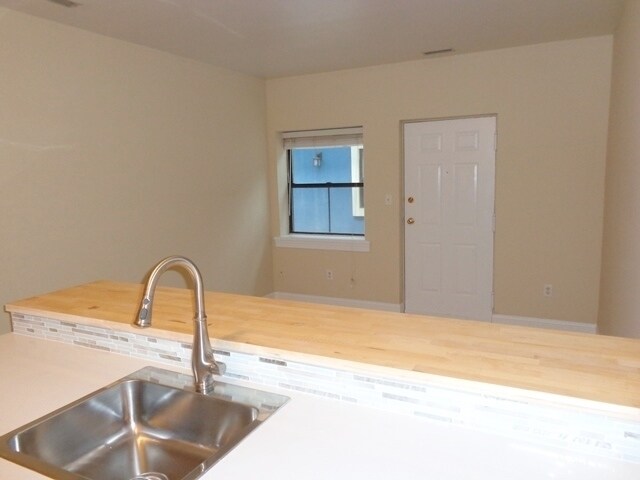 Foto del edificio - 82 JACKSON St