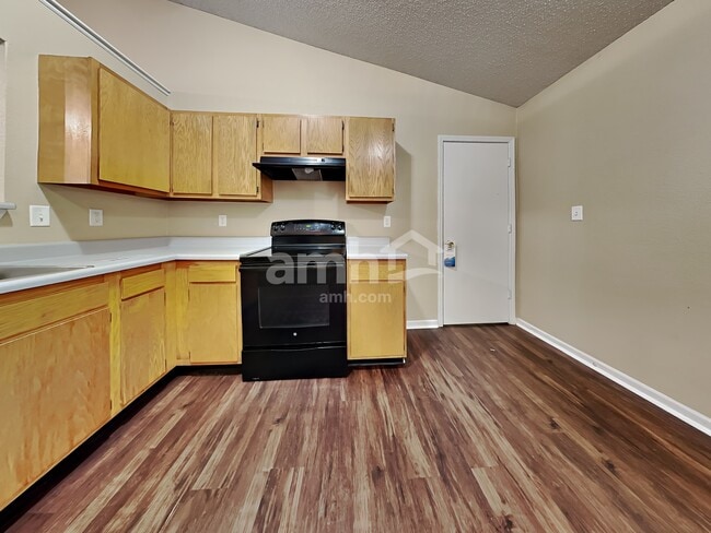 Building Photo - 2265 Lakecrest Dr