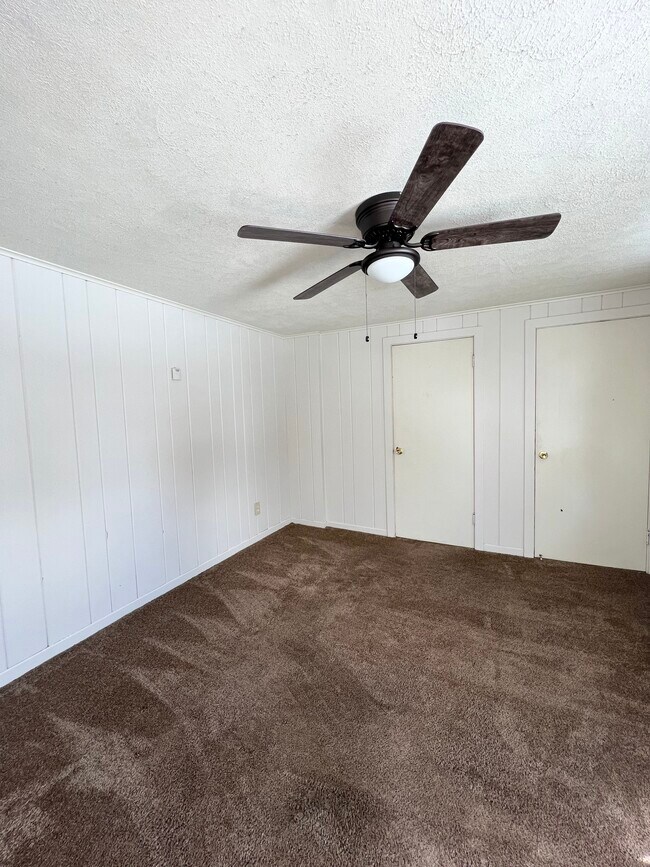 Living Room - 33 Poplar St