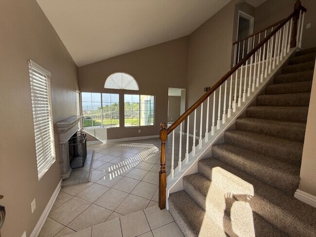 Foto del edificio - Spectacular view home in Anaheim Hills