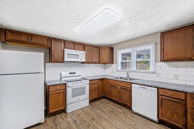 Foto del edificio - Newly Renovated 3/1 for Only 900 Per Month