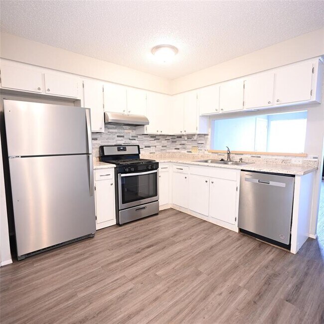 Building Photo - 208 W William Cannon Dr