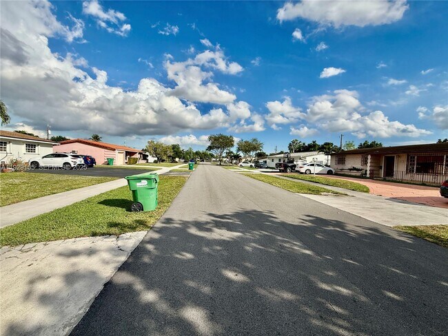 Foto del edificio - 8855 SW 17th Terrace