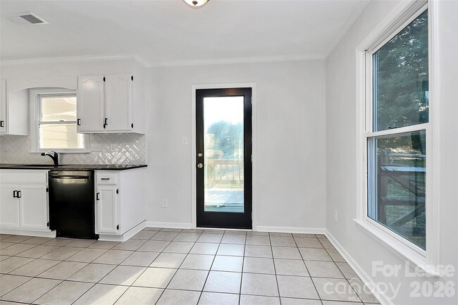 Building Photo - 1311 Hathshire Dr