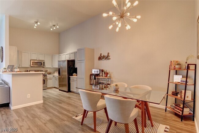 Foto del edificio - 7450 S Eastern Ave