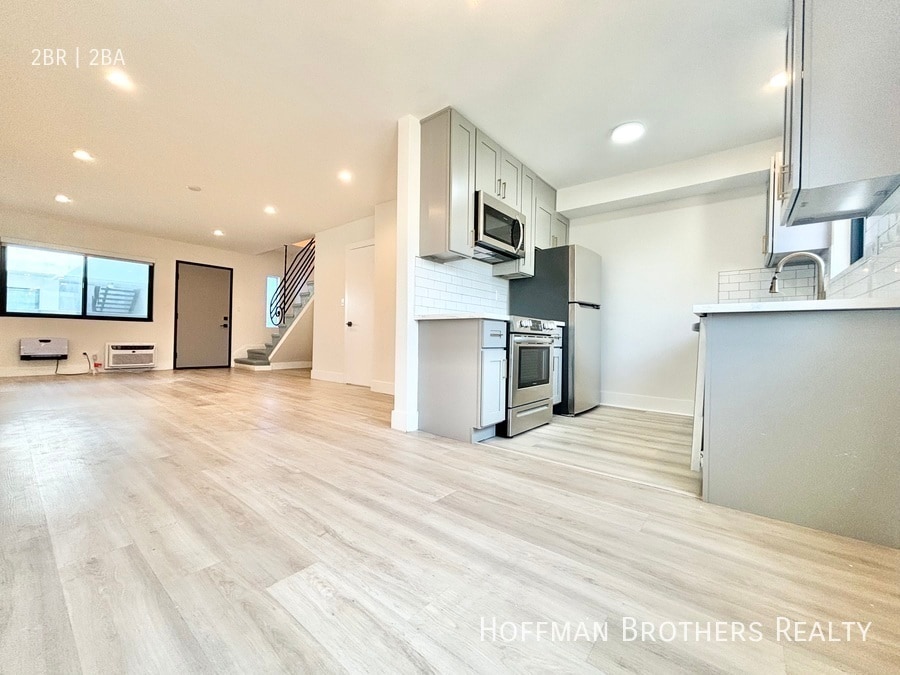 Primary Photo - 6958 Woodman Ave Van Nuys, CA 91405
