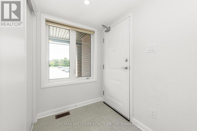 Building Photo - 415-415 Eldorado Private
